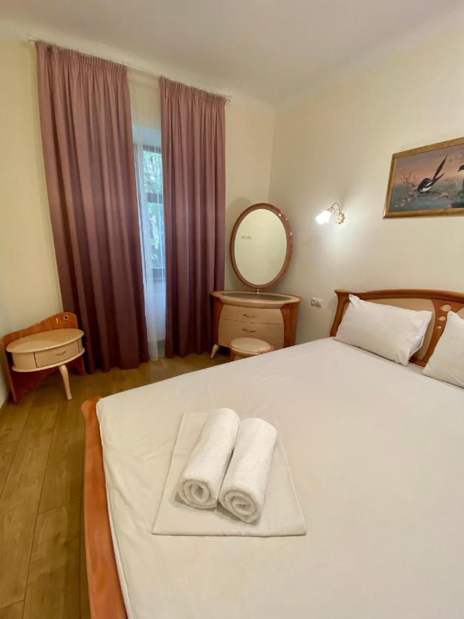 Yaroslav Osmomysl Square Apartments إلفيف المظهر الخارجي الصورة