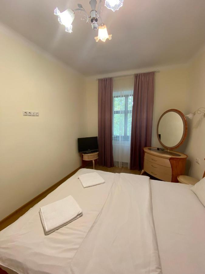 Yaroslav Osmomysl Square Apartments إلفيف المظهر الخارجي الصورة